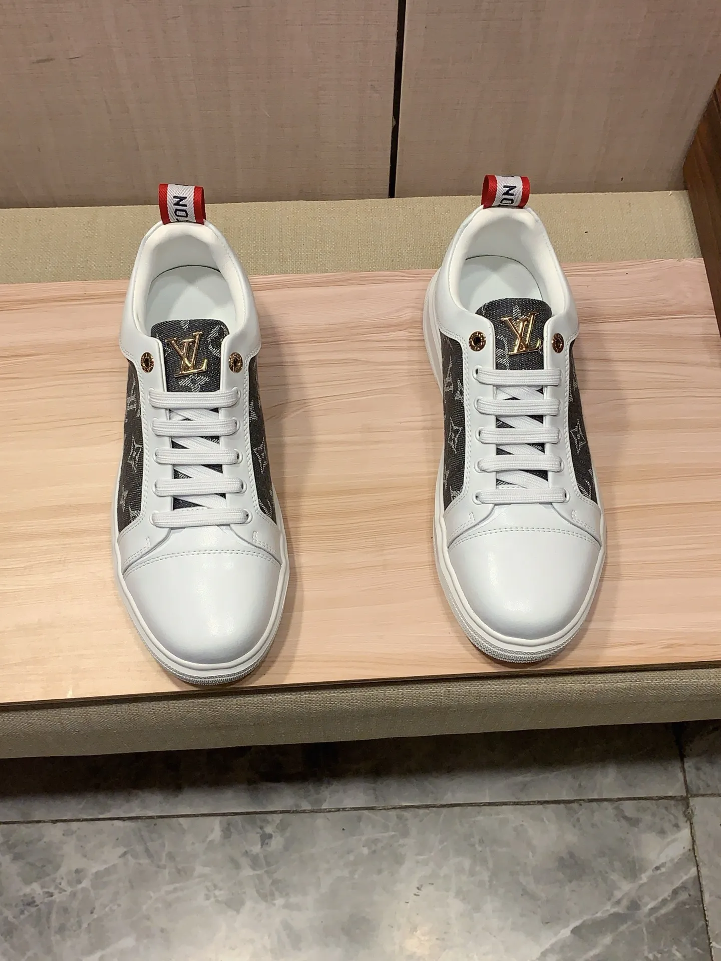 Men's Men's Shoes 💰420💰💰🎩🎩[Lightning][Lightning] "Lv*" The latest and most popular casual shoes, top brands [Seduce] Luxury ~ Purchasing Agency, Top ~ Quality. [Strong] The upper is made of imported breathable cowhide with material ➕ breathable sheepskin feet (•) and fine workmanship. The original stylish and stylish soft rubber wear-resistant and non-slip outsole is light and comfortable on the feet. The real thing looks better when photographed in person. 111: code: 38-44, 3️⃣ colors selected